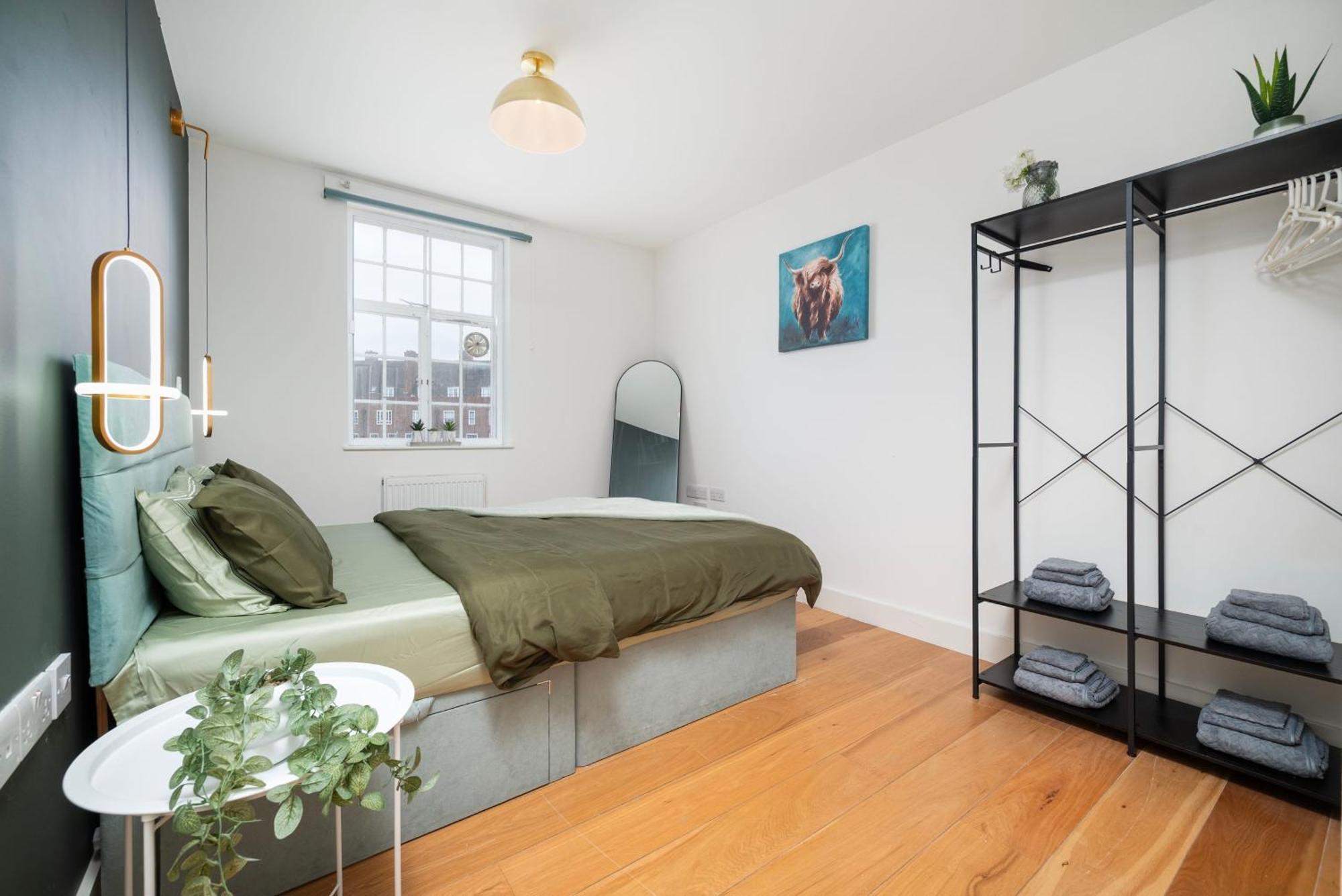 Spacious 2-bed Near Stockwell & Brixton Free Wifi & Quick Access Apartment *