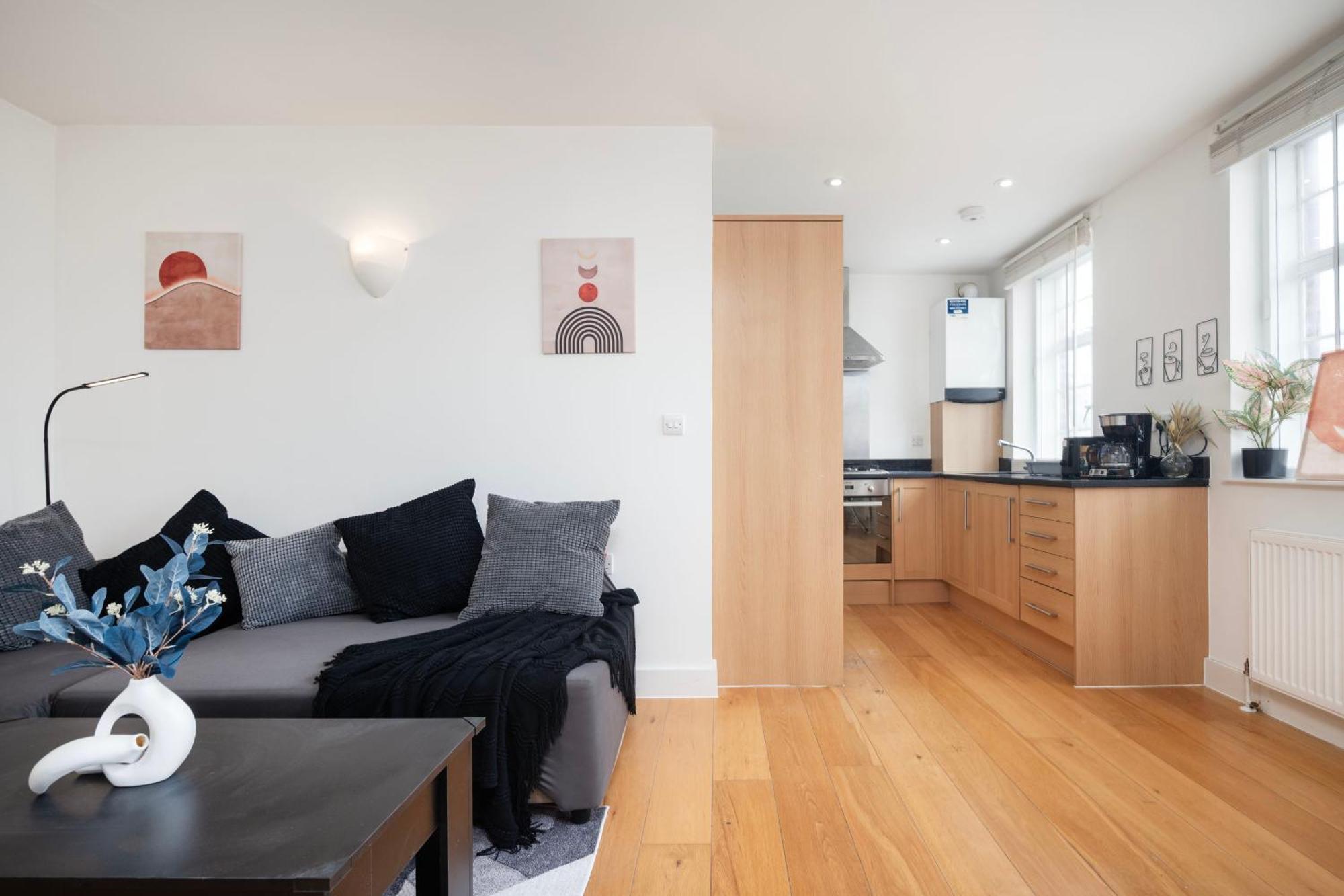 Apartment Spacious 2-bed Near Stockwell & Brixton Free Wifi & Quick Access